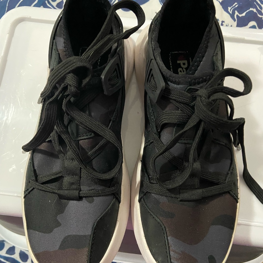 Pajar Women’s Camouflage Sneakers 37 (6-6.5)